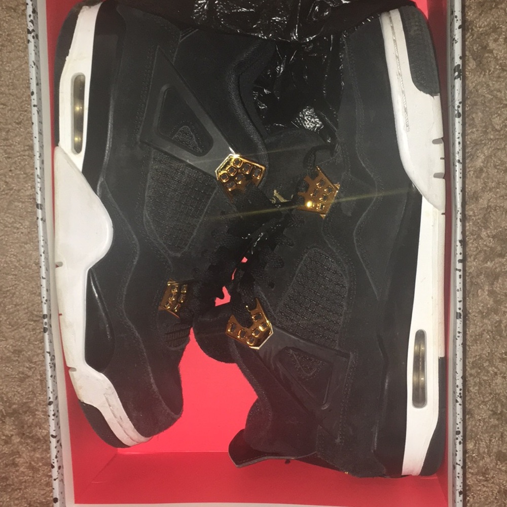 Royalty 4s